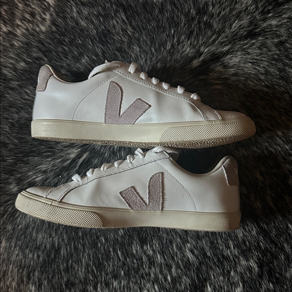 Veja Women’s Campos
Like new!